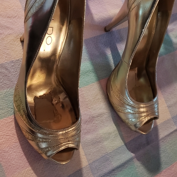 Shoes - Picture 4 of 4